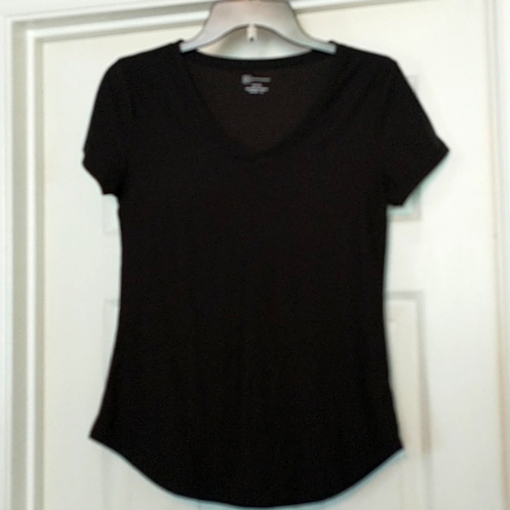 Black tee shirt, no boundaries, size medium